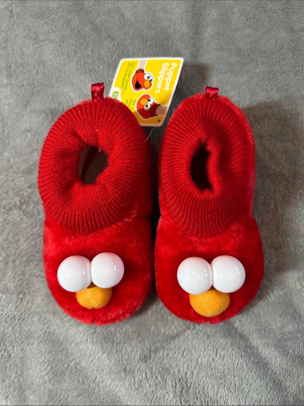 NWT Sesame Street Elmo Red Plush Kids Slipper Socks with Yellow Nose Sz 9/10 - Picture 2 of 6
